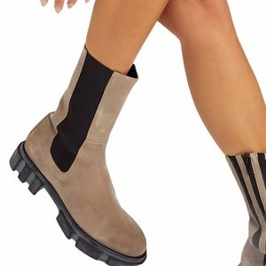 NWOT FP Brooks Chelsea Boot in Grey Size 40/US 10